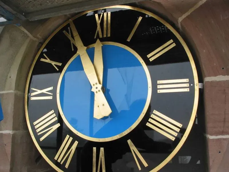 Horloge monumentale près de Heillecourt